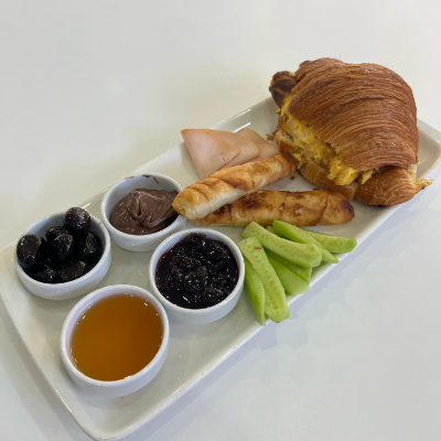 OMLETLİ KRUVASAN MENÜ