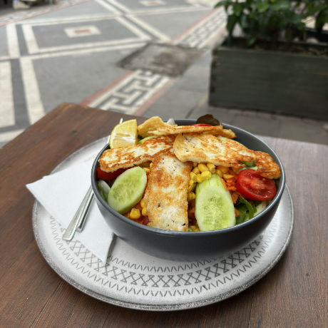 Hellimli Salata
