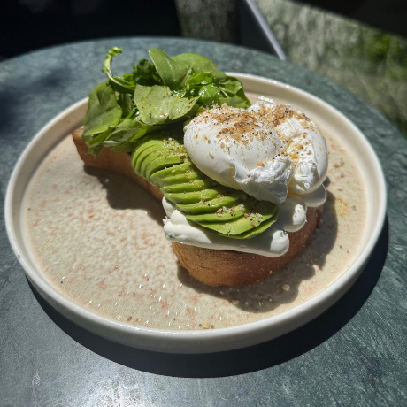 Brioche Üstü Avokado Poşe Yumurta
