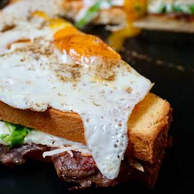 Avokado Jambonlu Yumurtalı Tost