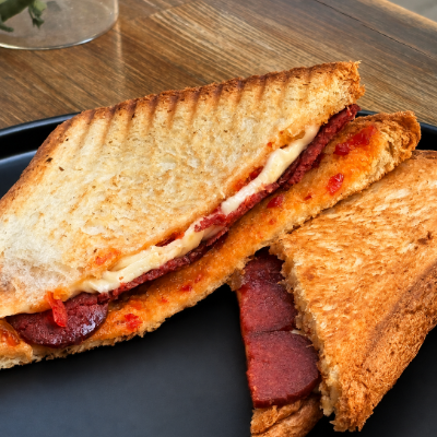 Sucuklu Peynirli Tost